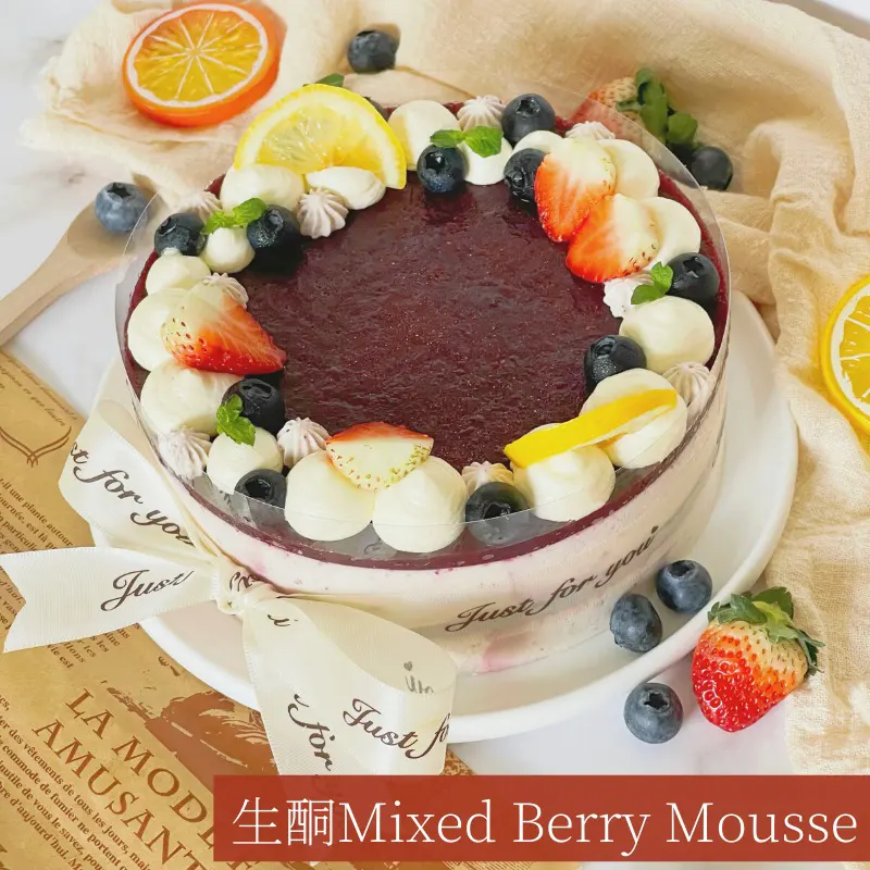 delicieux-keto-mixed-berry-mousse-cake